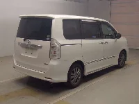 Цена авто Toyota Voxy с аукционов Японии, номер кузова ZRR70W, пробег 111 000, оценка 2