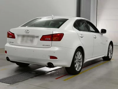 LEXUS IS