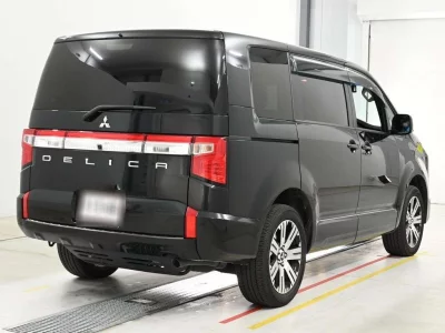 MITSUBISHI DELICA D5