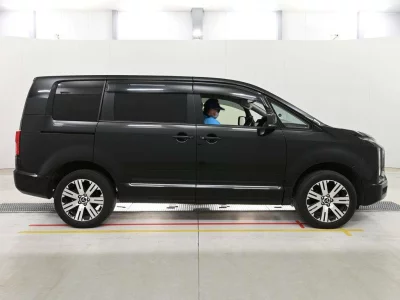 MITSUBISHI DELICA D5