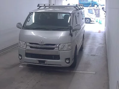 TOYOTA HIACE VAN