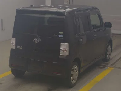 TOYOTA PIXIS SPACE
