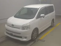 Цена авто Toyota Voxy с аукционов Японии, номер кузова ZRR70W, пробег 157 000, оценка 2