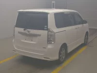Цена авто Toyota Voxy с аукционов Японии, номер кузова ZRR70W, пробег 157 000, оценка 2