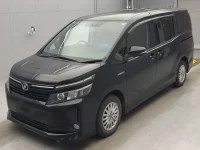 Цена авто Toyota Voxy с аукционов Японии, номер кузова ZWR80G, пробег 196 000, оценка 2