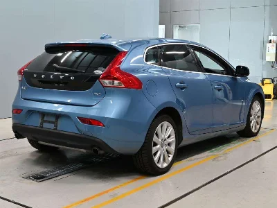 VOLVO V40