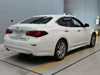 NISSAN FUGA