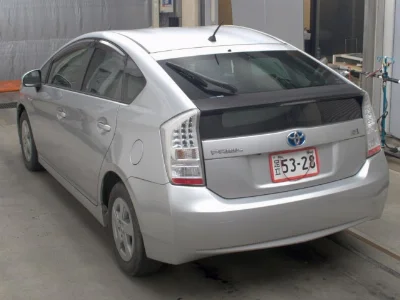 TOYOTA PRIUS