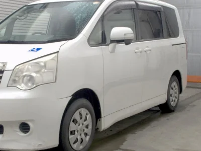TOYOTA NOAH