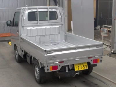 NISSAN CLIPPER TRUCK