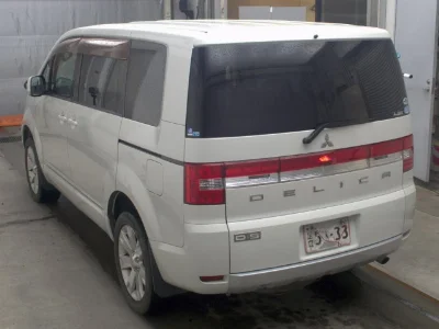 MITSUBISHI DELICA D5