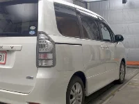 Цена авто Toyota Voxy с аукционов Японии, номер кузова ZRR70W, пробег 100 000, оценка 2