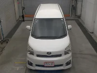 Цена авто Toyota Voxy с аукционов Японии, номер кузова ZRR70W, пробег 100 000, оценка 2
