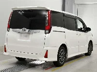 Цена авто Toyota Noah с аукционов Японии, номер кузова ZRR80W, пробег 58 000, оценка 3