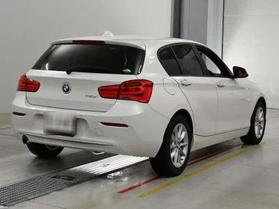 BMW 1 SERIES