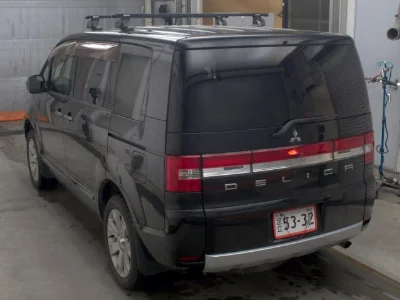 MITSUBISHI DELICA D5