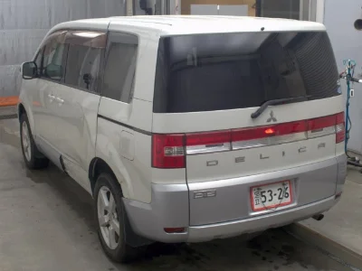MITSUBISHI DELICA D5