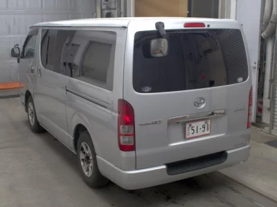 TOYOTA REGIUS VAN