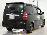 Цена авто Toyota Noah с аукционов Японии, номер кузова ZRR70G, пробег 108 000, оценка 6