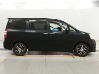 Цена авто Toyota Noah с аукционов Японии, номер кузова ZRR70G, пробег 108 000, оценка 6