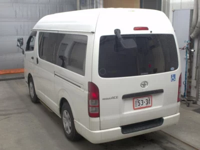 TOYOTA REGIUS VAN