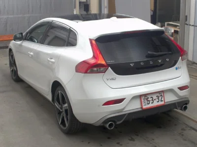 VOLVO V40