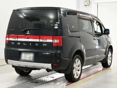 MITSUBISHI DELICA D5