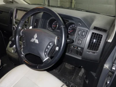 MITSUBISHI DELICA D5
