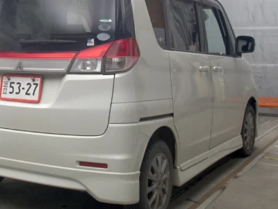 MITSUBISHI DELICA D2