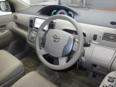 TOYOTA RAUM