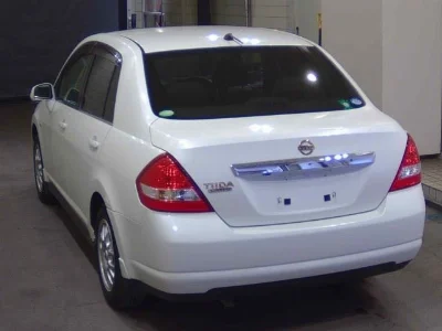 NISSAN TIIDA LATIO