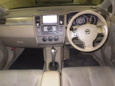 NISSAN TIIDA