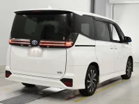 Цена авто Toyota Voxy с аукционов Японии, номер кузова ZWR90W, пробег 24 000, оценка 1