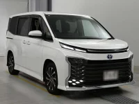 Цена авто Toyota Voxy с аукционов Японии, номер кузова ZWR90W, пробег 24 000, оценка 1