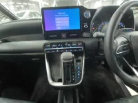 Цена авто Toyota Voxy с аукционов Японии, номер кузова ZWR90W, пробег 24 000, оценка 1