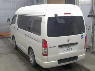 TOYOTA REGIUS VAN