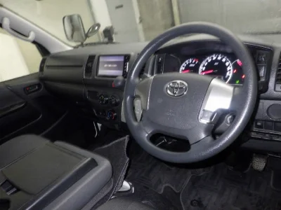 TOYOTA REGIUS VAN