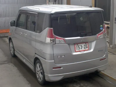 MITSUBISHI DELICA D2
