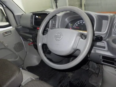 NISSAN CLIPPER VAN