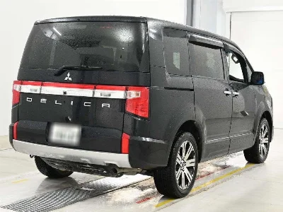 MITSUBISHI DELICA D5