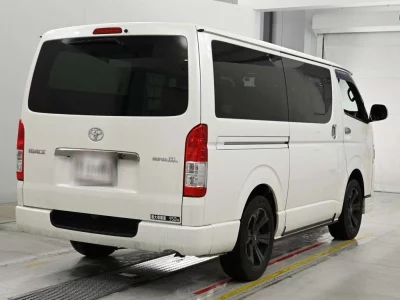 TOYOTA HIACE VAN