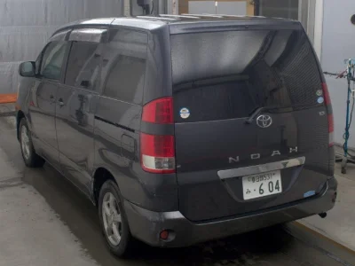 TOYOTA NOAH
