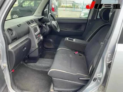 TOYOTA PIXIS SPACE