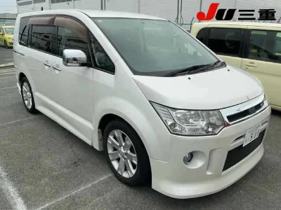 MITSUBISHI DELICA D5