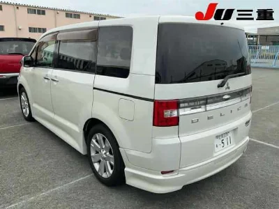 MITSUBISHI DELICA D5