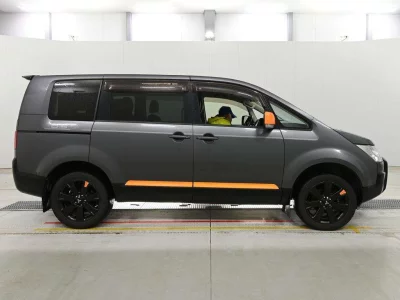 MITSUBISHI DELICA D5