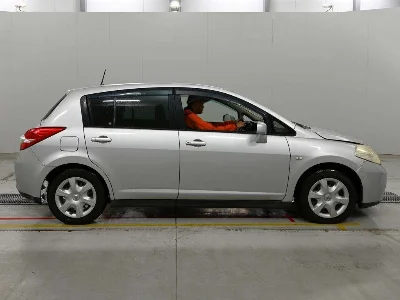 NISSAN TIIDA