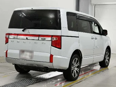 MITSUBISHI DELICA D5