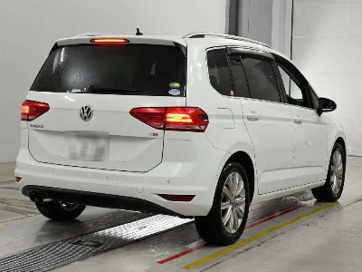 VOLKSWAGEN GOLF TOURAN