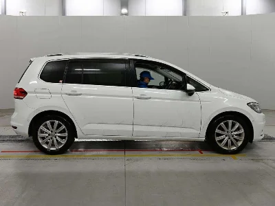 VOLKSWAGEN GOLF TOURAN